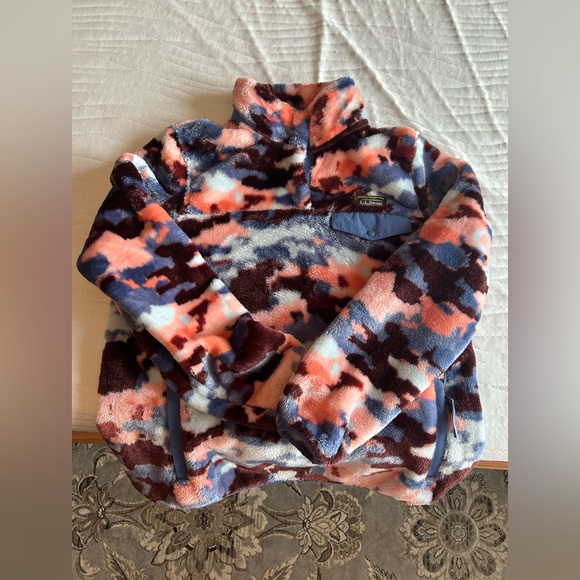 L.L. Bean Tops - LL Bean Women’s M Camo Pullover